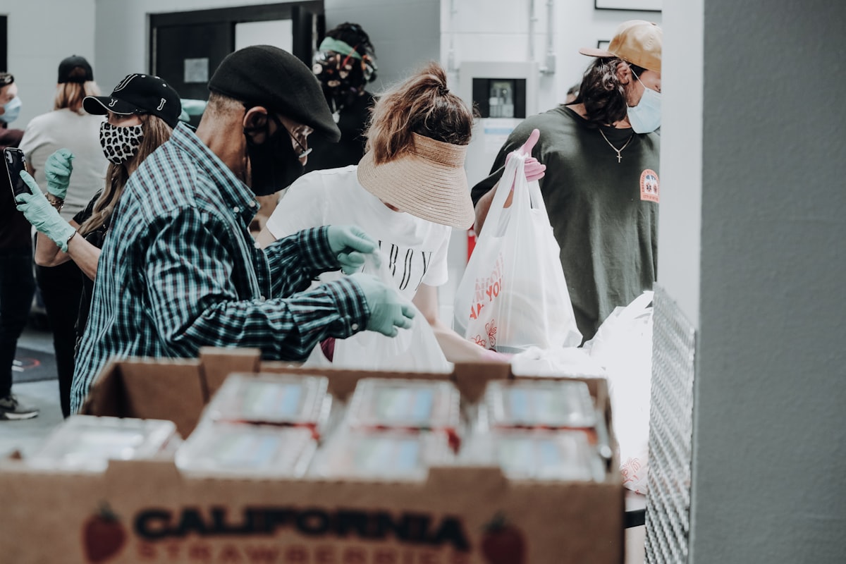 Volunteers distributing food